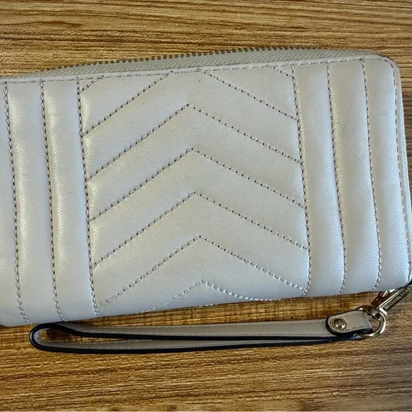 Michael Kors Blush Quilted Wristlet - Picture 7 of 12